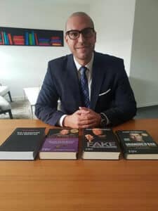 Oliver Martin Biography 24 OLIVER MARTIN Oliver Martin, asset management entrepreneur and financial services leader