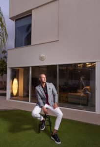 Oliver Martin Biography 7 OLIVER MARTIN Oliver Martin – lifestyle author and thought leader pictured in his modern luxury villa