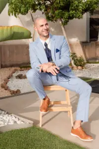 Oliver Martin Biography 9 OLIVER MARTIN Oliver Martin in a blue suit, entrepreneur, author and thought leader